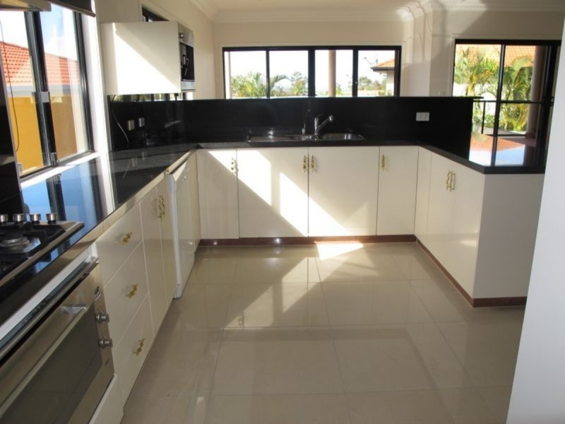 5a Rivage Place, Highland Park QLD 4211