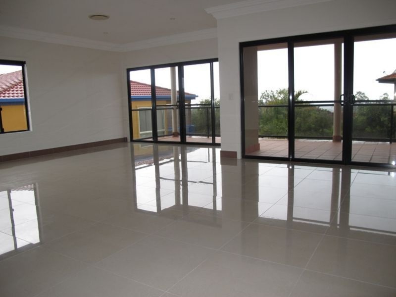 5a Rivage Place, Highland Park QLD 4211