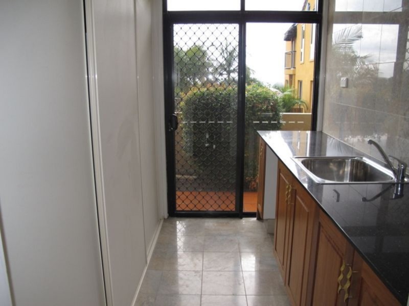 5a Rivage Place, Highland Park QLD 4211