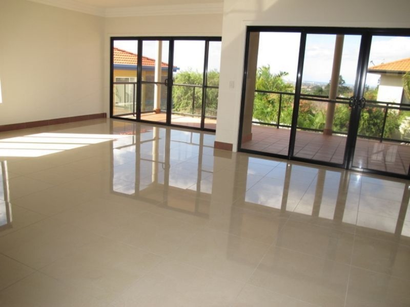 5a Rivage Place, Highland Park QLD 4211