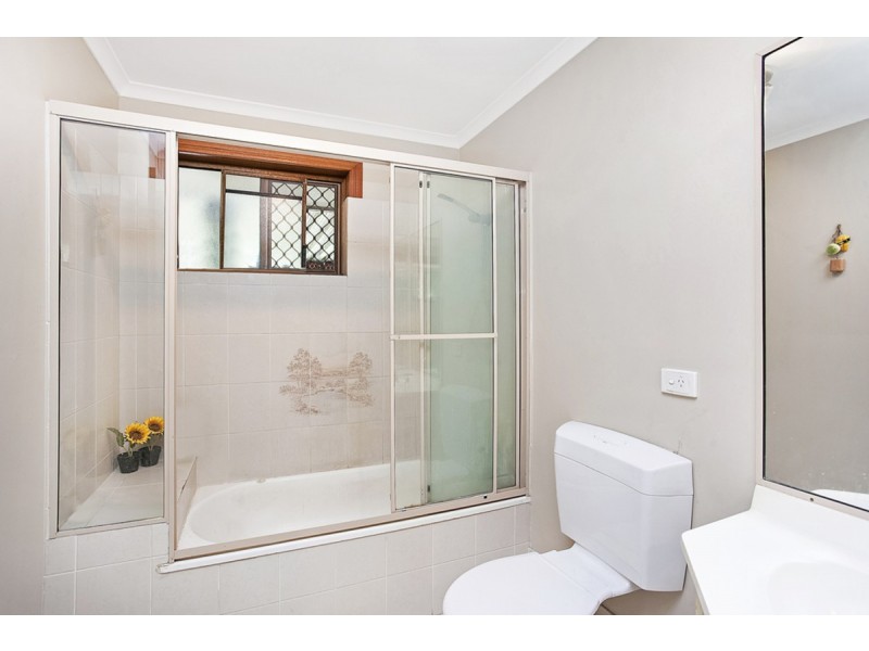 5 Rosella Court, Carrara QLD 4211