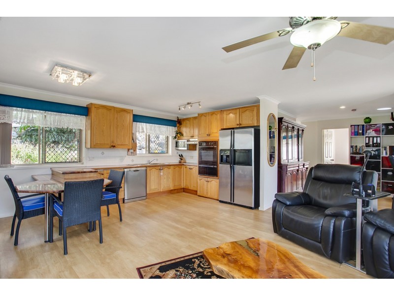 16 Lochinvar Court, Highland Park QLD 4211