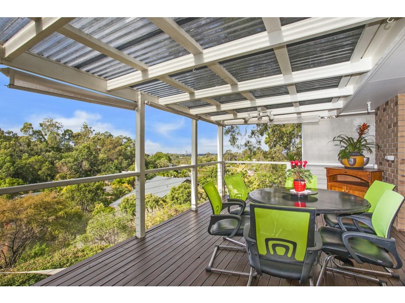 16 Lochinvar Court, Highland Park QLD 4211