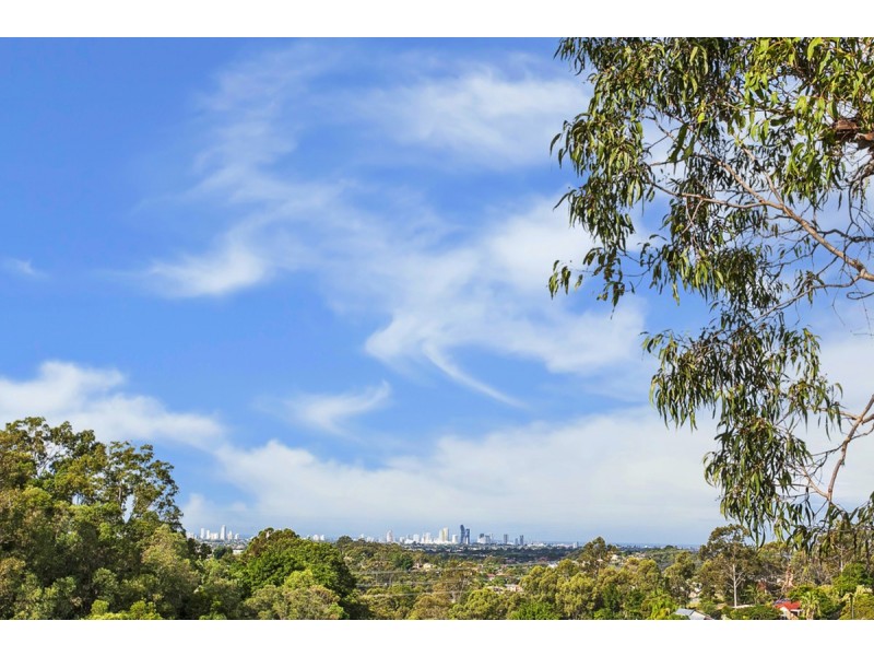 16 Lochinvar Court, Highland Park QLD 4211