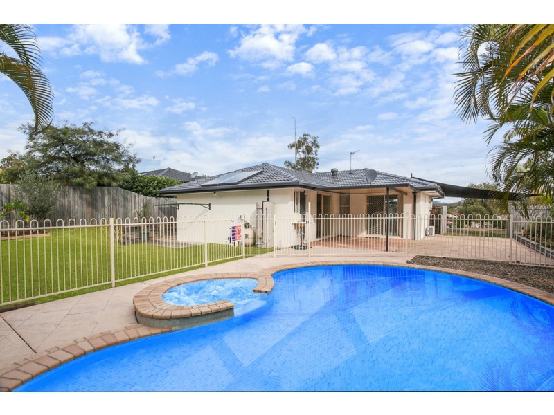 8 Issell Place, Highland Park QLD 4211