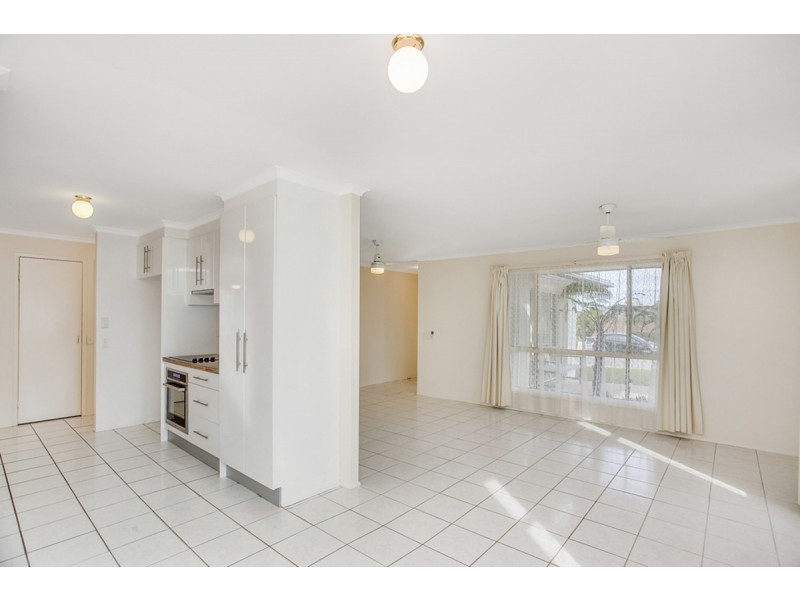 8 Issell Place, Highland Park QLD 4211