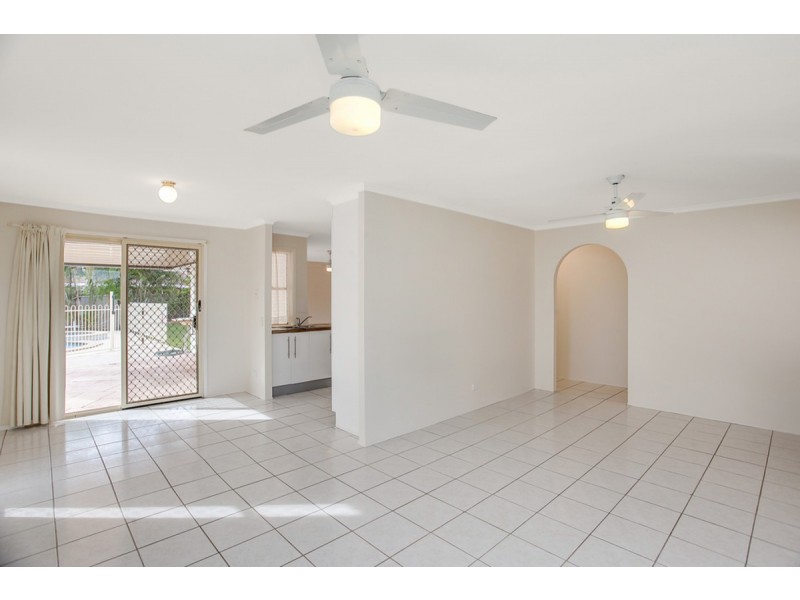 8 Issell Place, Highland Park QLD 4211