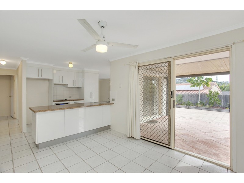 8 Issell Place, Highland Park QLD 4211