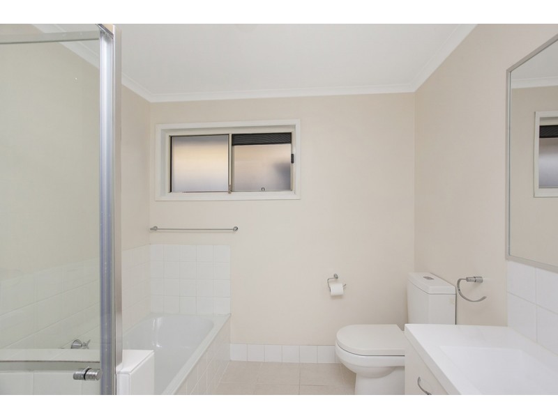 8 Issell Place, Highland Park QLD 4211