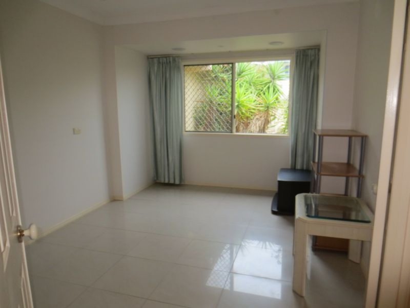 112 Armstrong Way, Highland Park QLD 4211