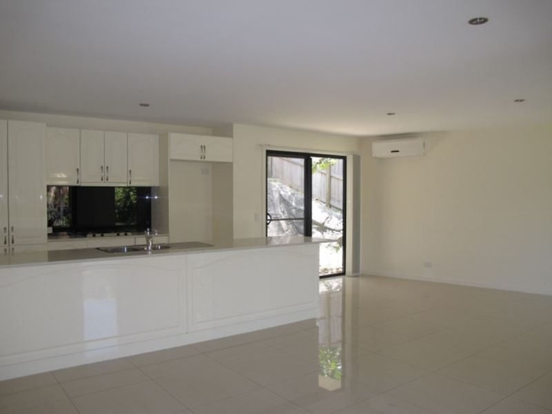 2/24 Alison Road, Carrara QLD 4211