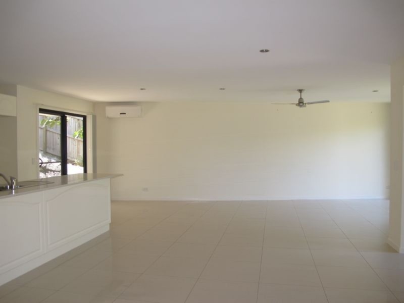 2/24 Alison Road, Carrara QLD 4211