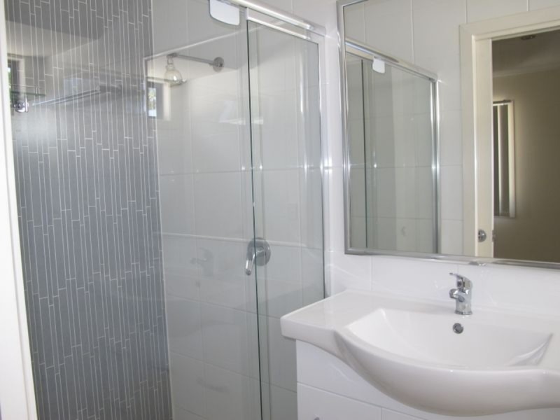 2/24 Alison Road, Carrara QLD 4211