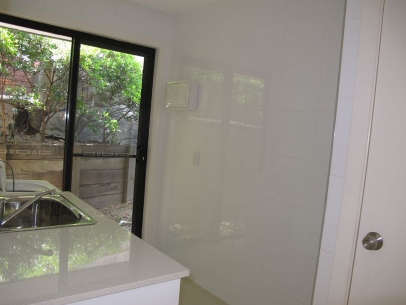 2/24 Alison Road, Carrara QLD 4211