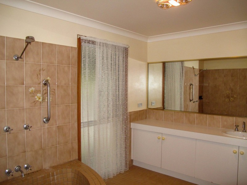 50 Winderadeen Drive, Highland Park QLD 4211