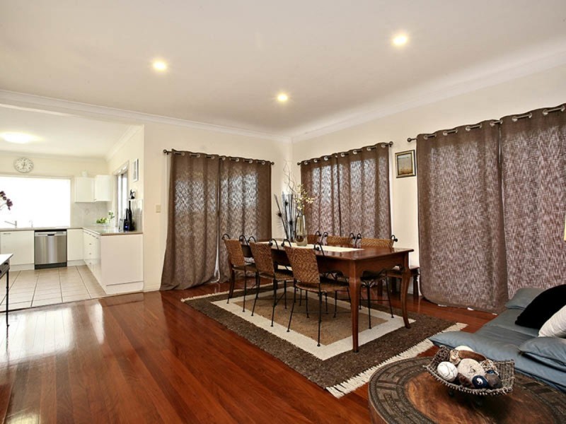 19 Trafalgar Street, Highland Park QLD 4211
