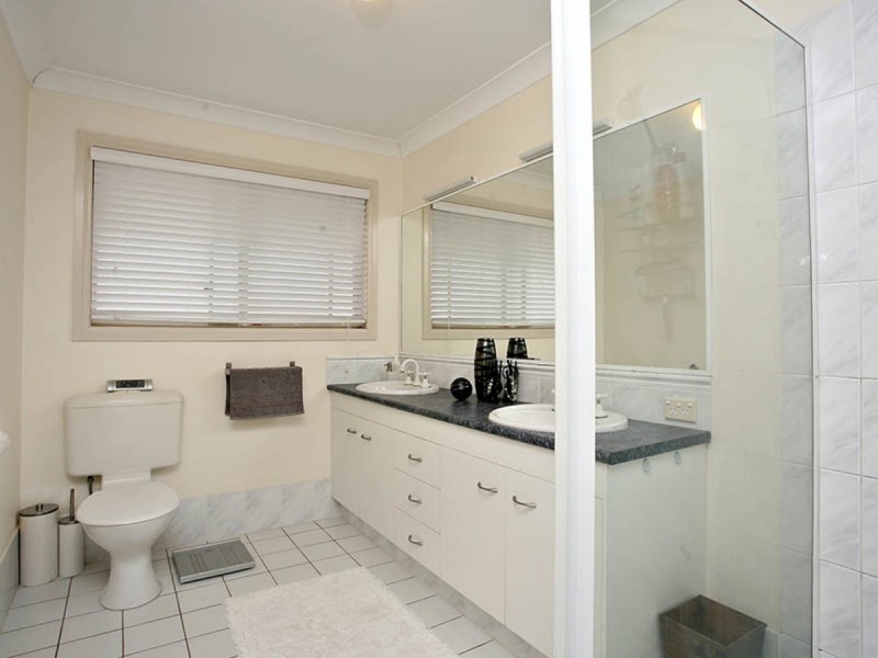 19 Trafalgar Street, Highland Park QLD 4211