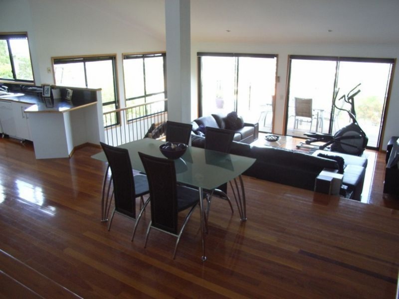 11 Moroccan Street, Highland Park QLD 4211