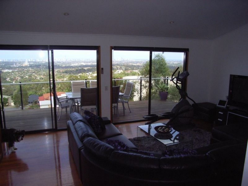 11 Moroccan Street, Highland Park QLD 4211