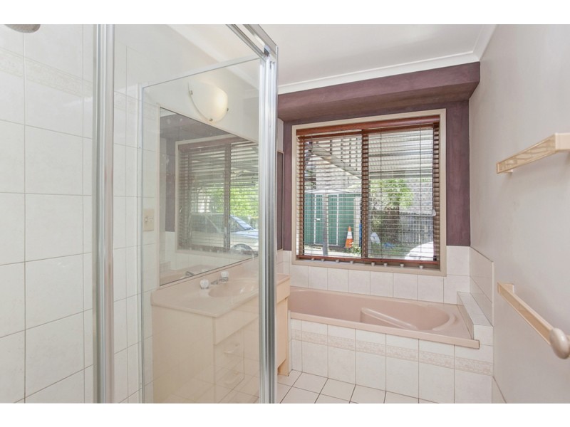 2 Lauder Court, Highland Park QLD 4211