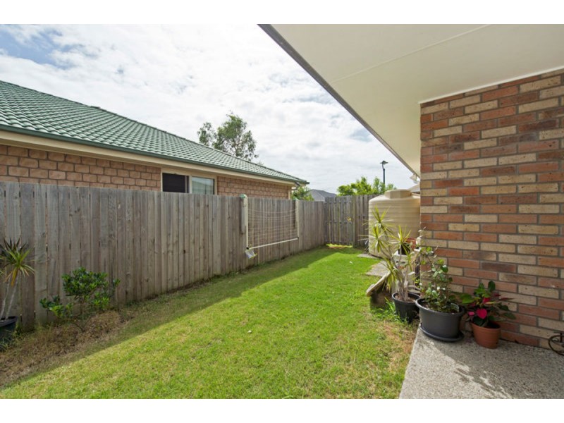 2/2 Moss Terrace, Pimpama QLD 4209