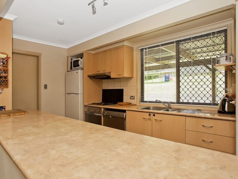 8 Guthrie Parade, Carrara QLD 4211