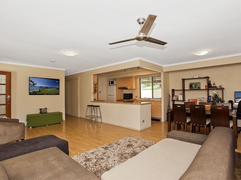 8 Guthrie Parade, Carrara QLD 4211