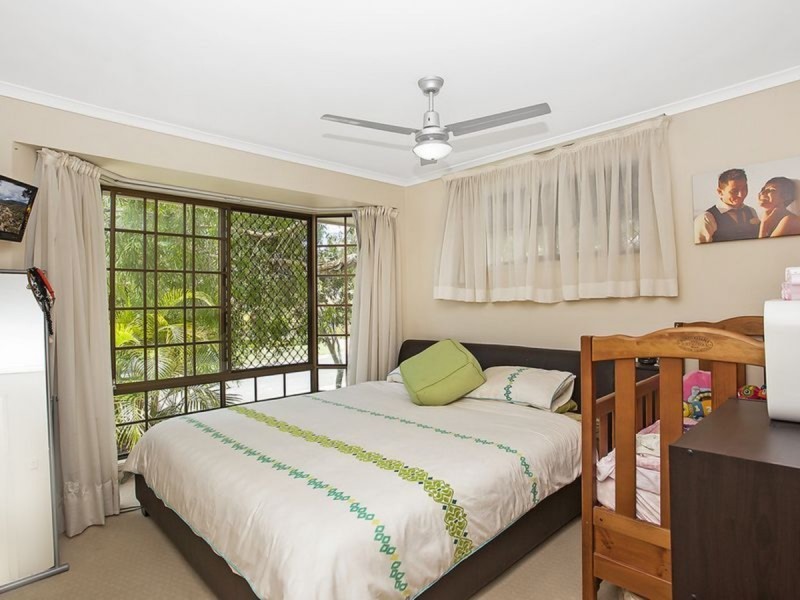 8 Guthrie Parade, Carrara QLD 4211