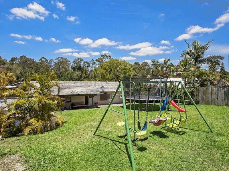 8 Guthrie Parade, Carrara QLD 4211