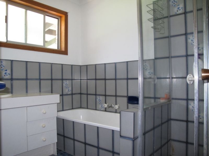 33 Pappas Way, Carrara QLD 4211