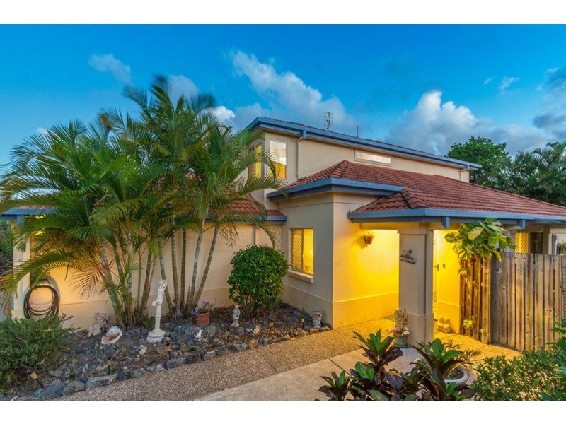 2/3 Kowhai Place, Nerang QLD 4211