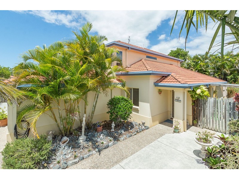 2/3 Kowhai Place, Nerang QLD 4211