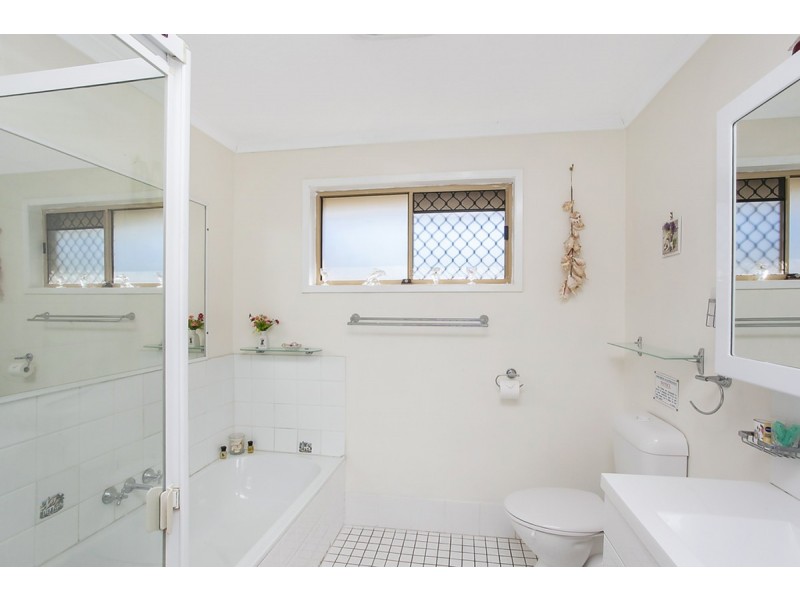 12 Leesa Court, Highland Park QLD 4211