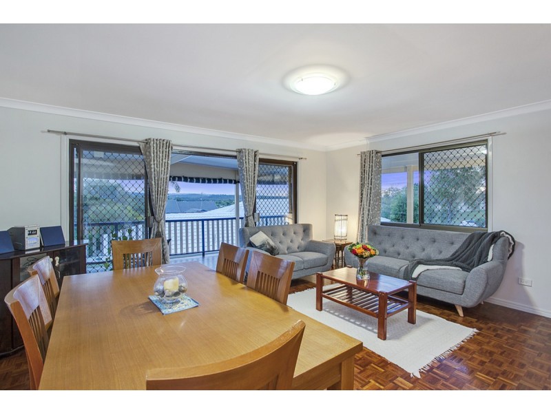 4 Carrabean Avenue, Ashmore QLD 4214