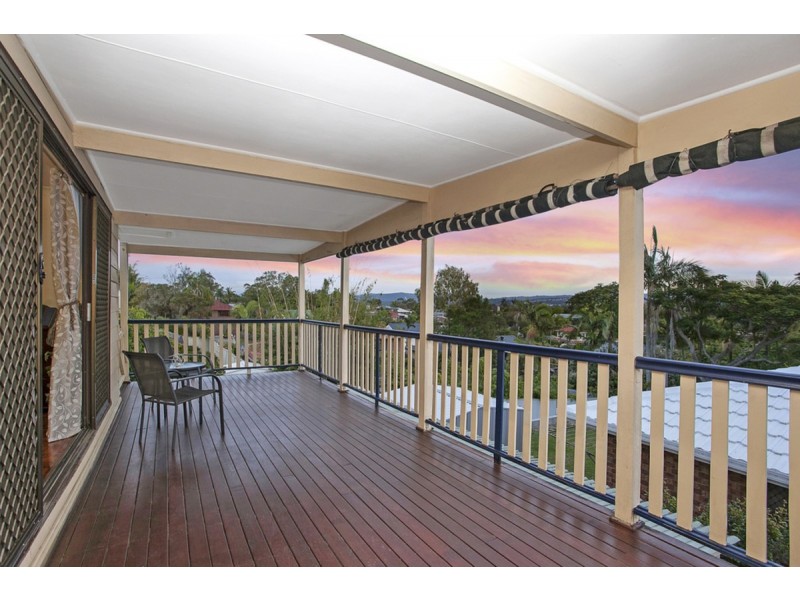 4 Carrabean Avenue, Ashmore QLD 4214