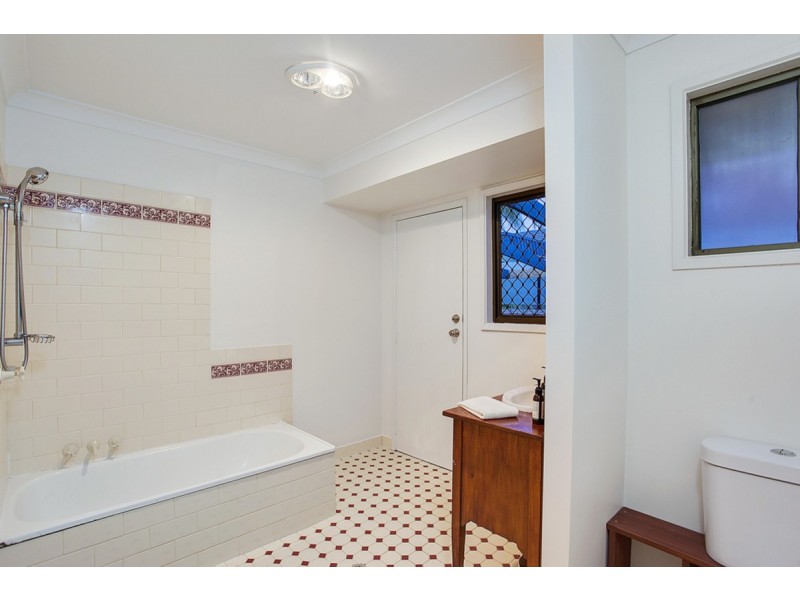 4 Carrabean Avenue, Ashmore QLD 4214