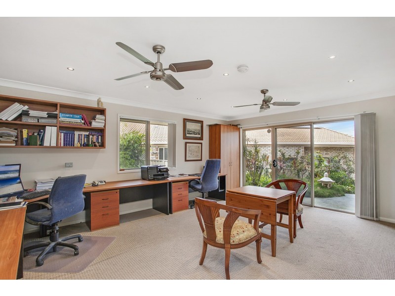 25 Piccadilly Place, Highland Park QLD 4211