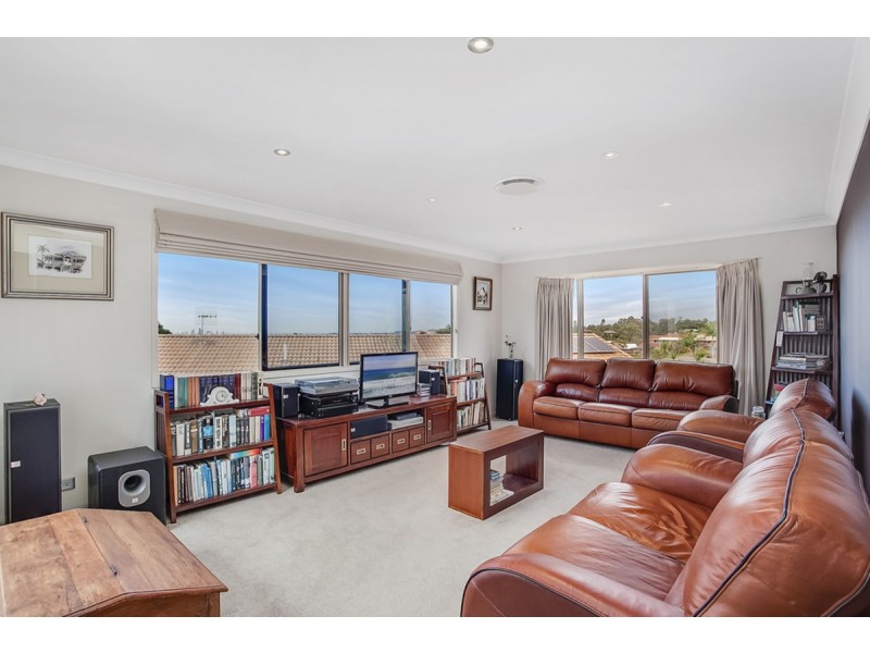 25 Piccadilly Place, Highland Park QLD 4211