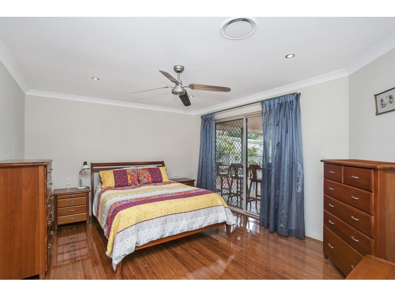 25 Piccadilly Place, Highland Park QLD 4211