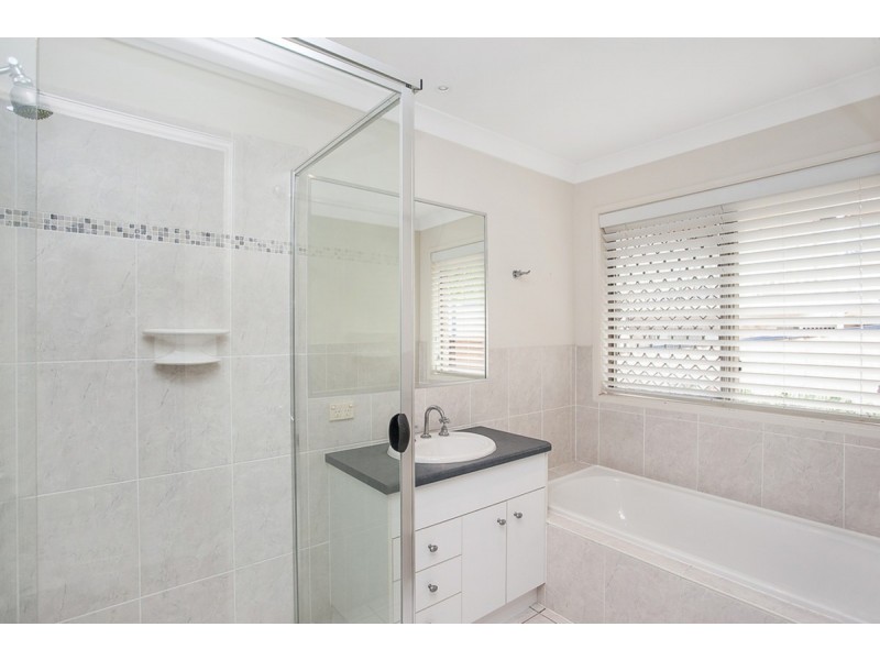 25 Piccadilly Place, Highland Park QLD 4211