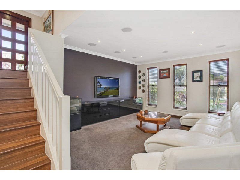 25 Piccadilly Place, Highland Park QLD 4211