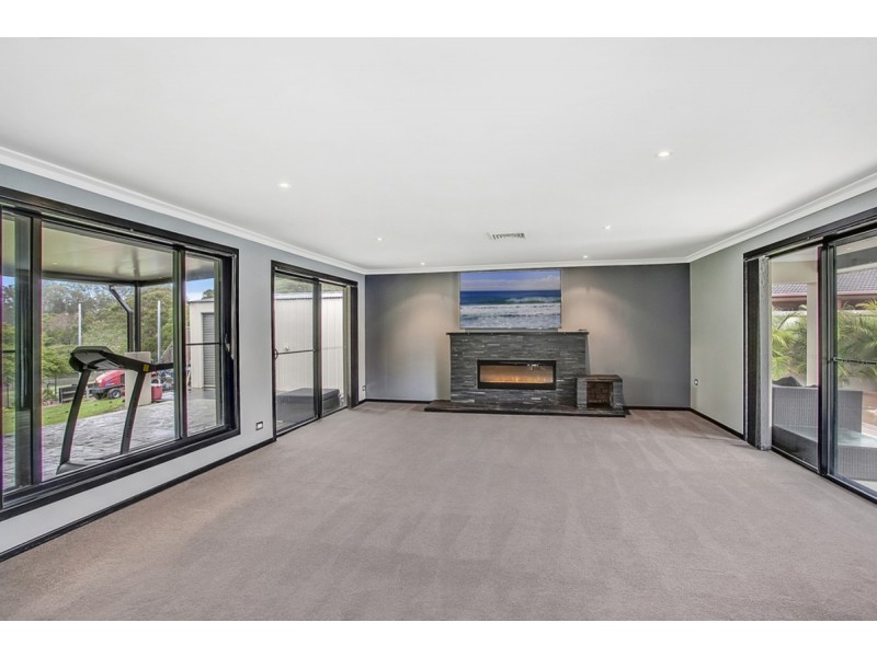 19 Nerang River Drive, Nerang QLD 4211