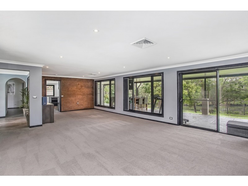 19 Nerang River Drive, Nerang QLD 4211