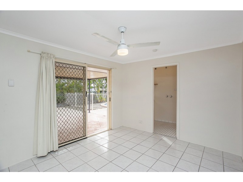 8 Issell Place, Highland Park QLD 4211