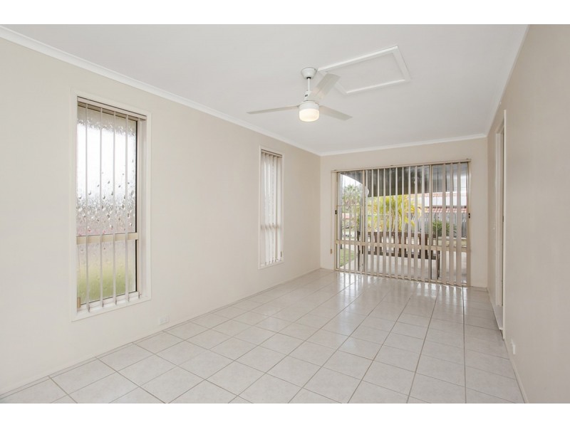 8 Issell Place, Highland Park QLD 4211