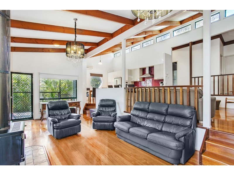 18 Stonehaven Place, Highland Park QLD 4211