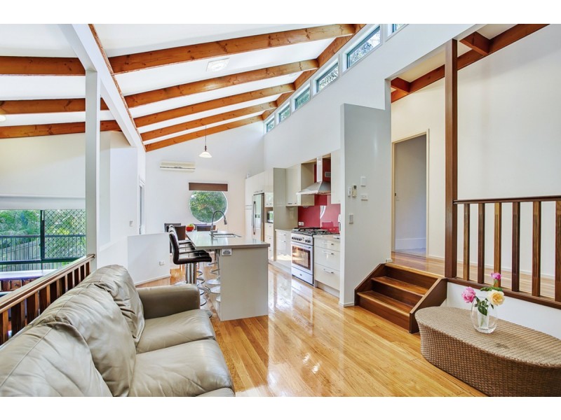 18 Stonehaven Place, Highland Park QLD 4211