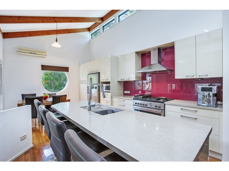 18 Stonehaven Place, Highland Park QLD 4211