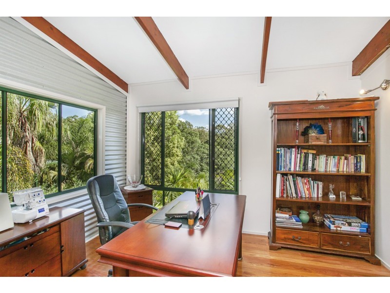 18 Stonehaven Place, Highland Park QLD 4211