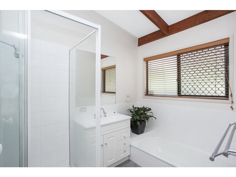 18 Stonehaven Place, Highland Park QLD 4211
